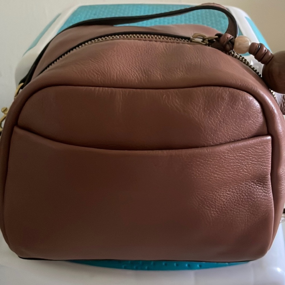 ❤️❤️❤️FOLLOW ME❤️❤️This a lucky brand NWT crossbody small but large inside